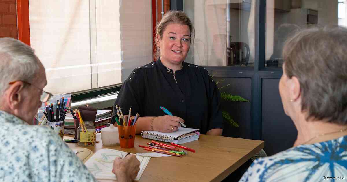Kim ondersteunt thuiswonende mensen met dementie: ‘Jullie zijn een mooi team samen’