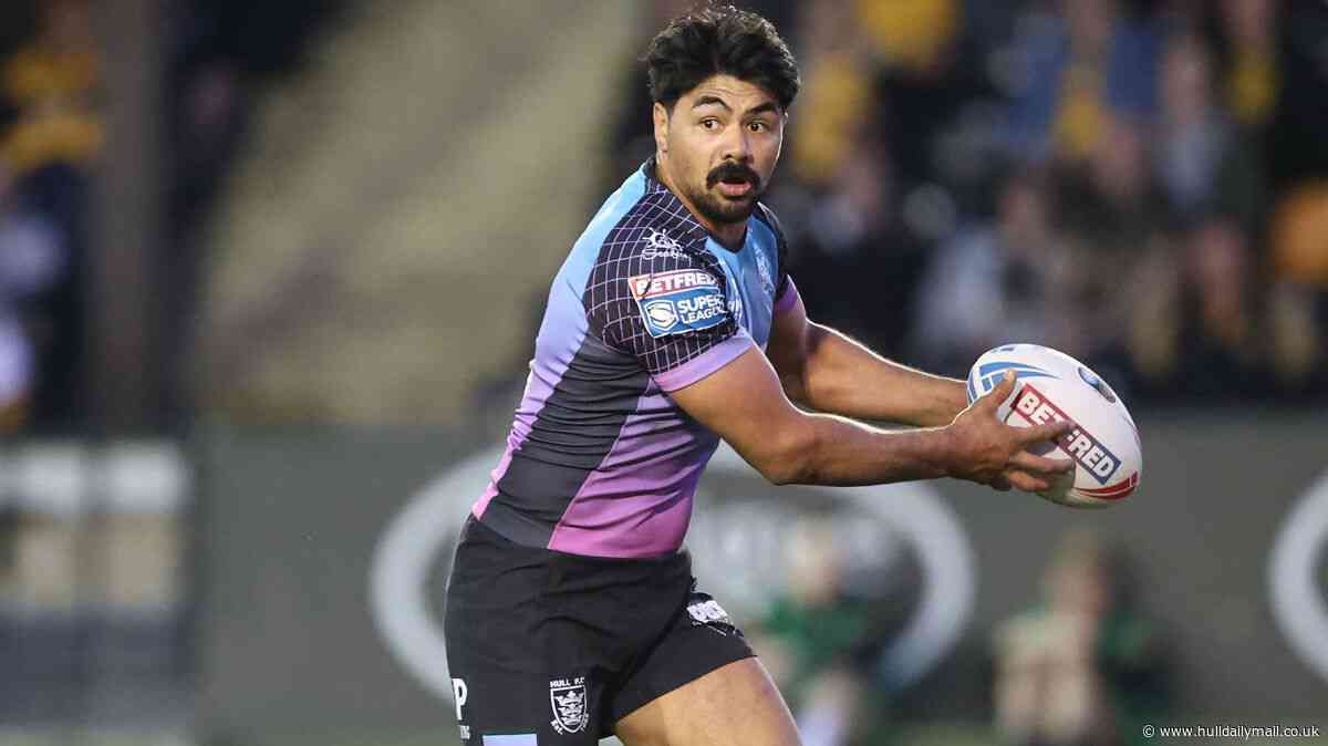 Hull FC's James Bell injury scare as forward in wars after 'hip drop' tackle