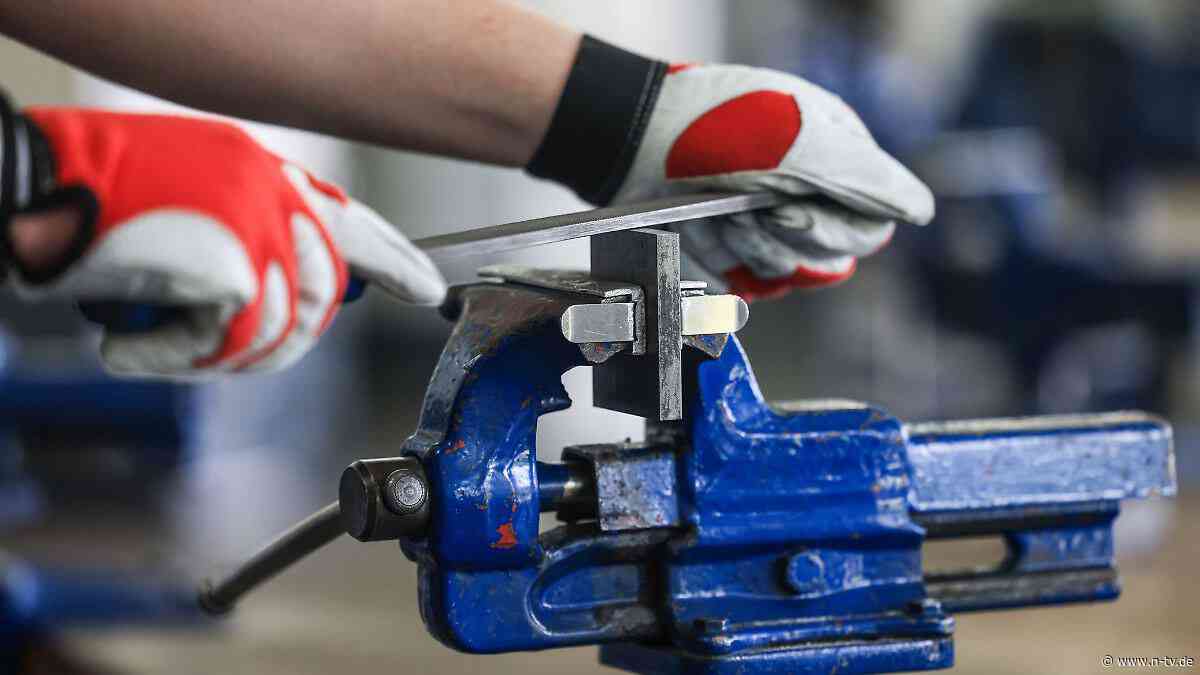 Start ins Berufsleben: Versicherungen und Finanzen: Was Azubis jetzt wissen sollten