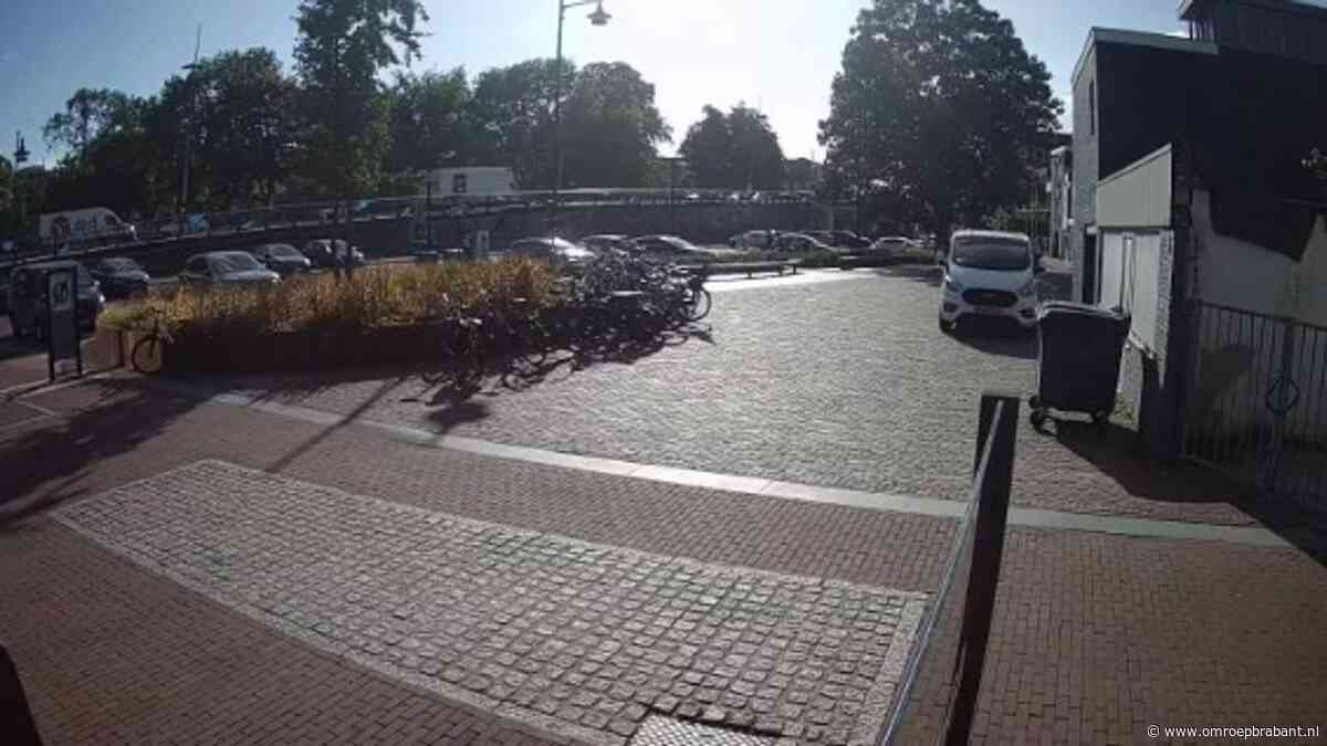 Politie zoekt twee jongens die in Helmond met wapen werden bedreigd