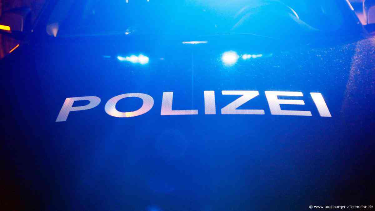 Polizei erwischt drei Kinder auf einem Moped