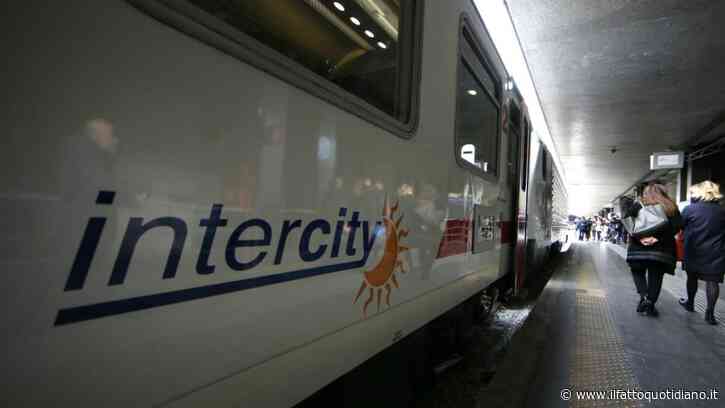 Travolta da un Intercity a 17 anni mentre attraversa i binari. “Parlava al cellulare”
