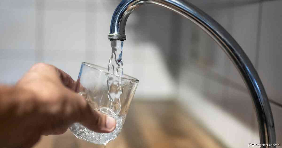 Leidingbreuk zorgt voor flinke storing: groot deel van Doesburg zonder water