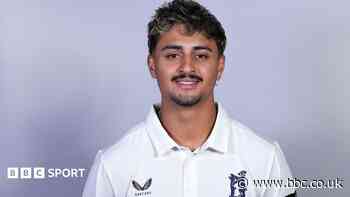 Warwickshire edge to thrilling win over Sussex