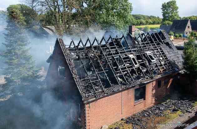 FW-RD: Feuer zerstört Wohnhaus in Nortorf - rund 100 Einsatzkräfte im Einsatz