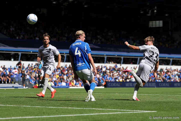 Deserves the Puskás? Forward scores a stunning backheel in England; watch 📹