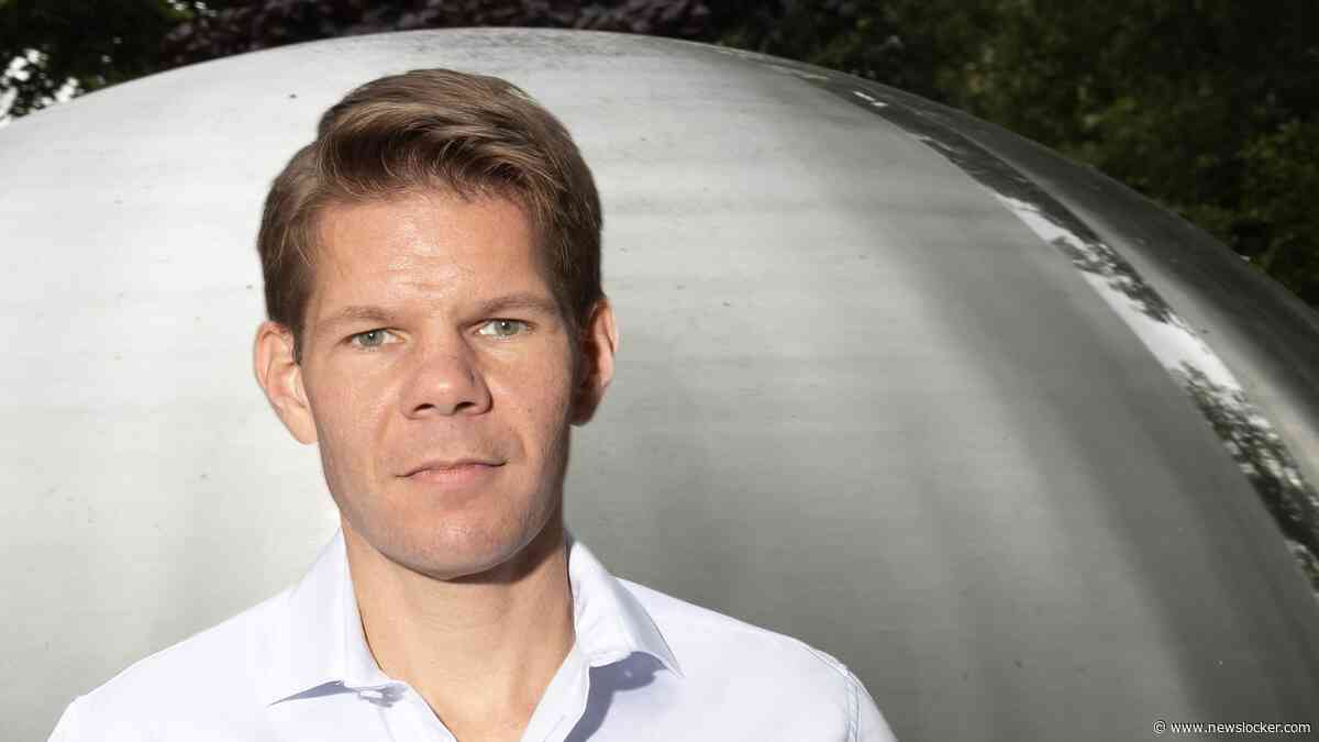 Victor Vlam (42) onthult waar hij het liefst ligt te zonnen: ’Ik zie liever geen dadbods op mijn favoriete strand’