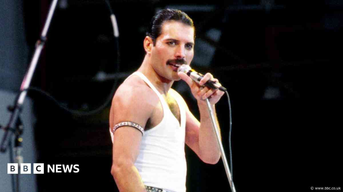 Piano used by Freddie Mercury to be sold at auction