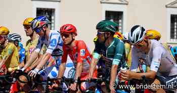 LIVE Vuelta | Peloton onderweg in heuvelachtige tweede etappe, Van Aert loert op rode trui