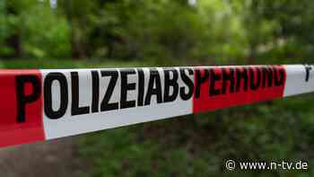 Polizei nimmt 22-Jährige fest: Spaziergängerin findet Frauenleiche in Hamburg