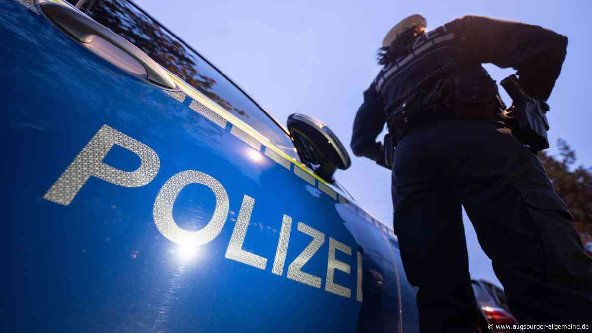 Eskalation vor einer Bar: Betrunkener geht auf Polizeibeamte los