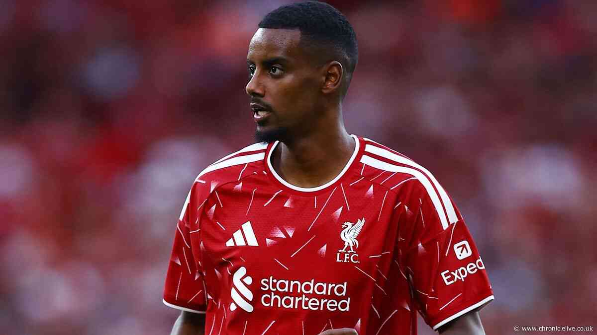 Newcastle fans make Alexander Isak feelings clear as Liverpool striker spotted back on Tyneside