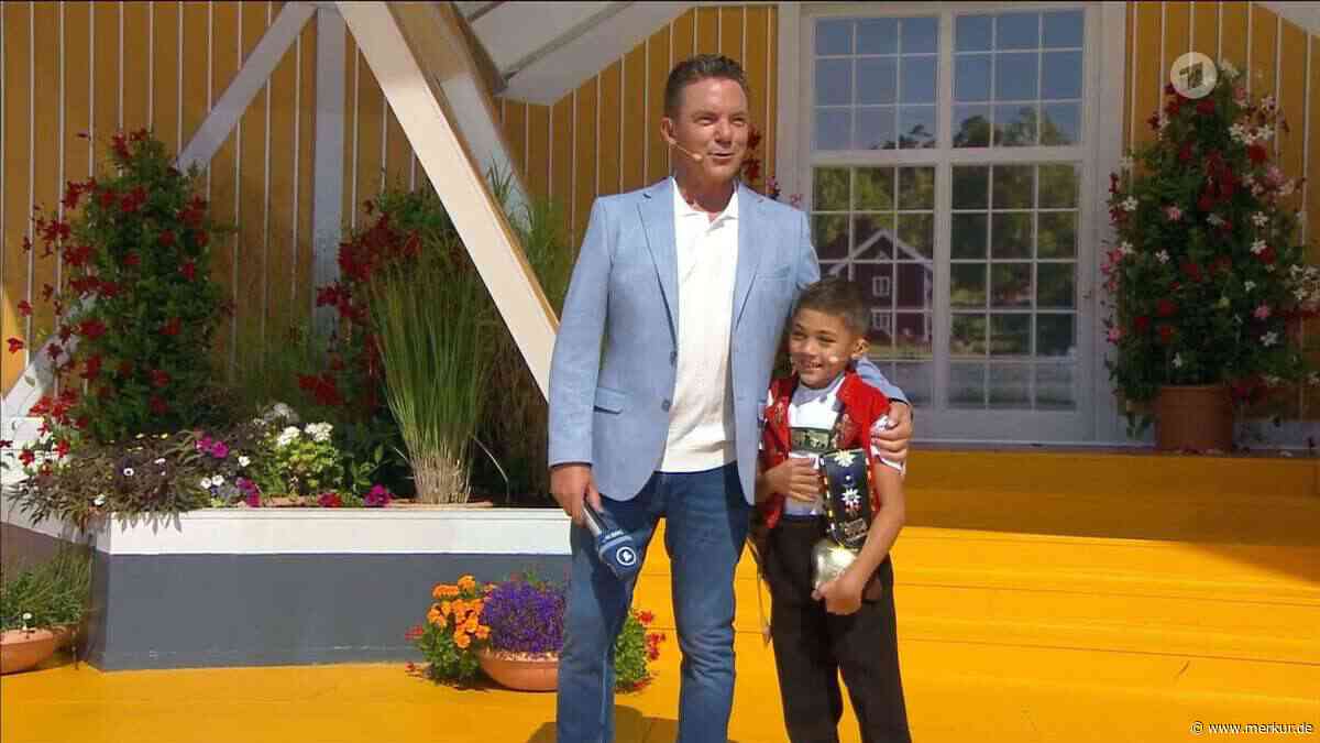 Stefan Mross staunt über achtjähriges Gesangstalent: „Der sägt an meinem Stuhl!“