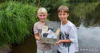 Jongensboekavontuur: Nikolai (10) en Ruben (10) vinden oud kistje in vijver Genneper Parken en zoeken nu eigenaar