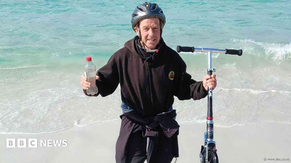 Man completes 2,800 mile scoot across Australia
