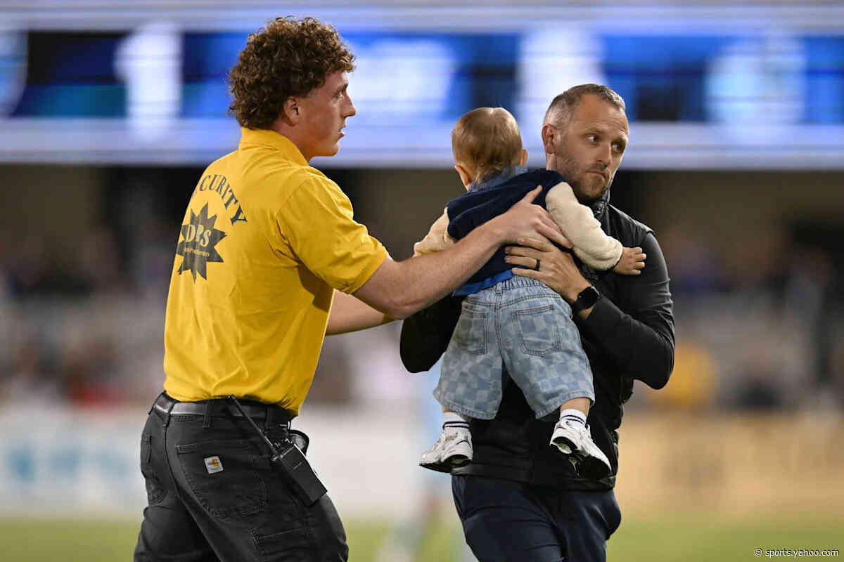 Baby wanders onto field during Minnesota United-San Jose Earthquakes MLS match