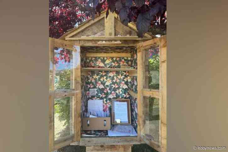 Little library turns Island street into a creative community exchange