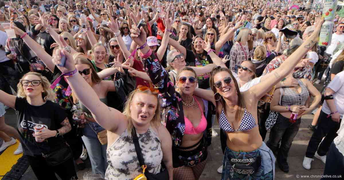 18 amazing pictures as Love the 90s in Sunderland sees music icons take to stage