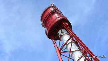 Leuchtende Stahlkonstruktion: Bei Ostfrieslands "Eiffelturm" stellt sich die Rekordfrage