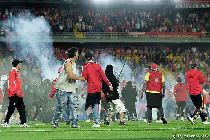 Full-scale brawl! Clash between fans halts match in Colombia, watch