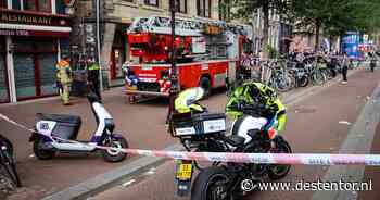 Veel rook bij brand in ateliergebouw aan Keizerrijk, een persoon nagekeken door ambulancepersoneel