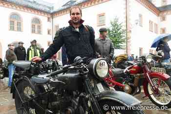 „Bei schönem Wetter kann das ja jeder“: Historische Motorräder trotzen im Erzgebirge dem Regen
