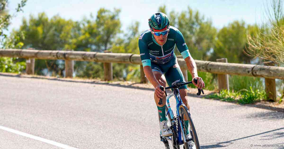 LIVE Vuelta | Visma heeft zinnen gezet op etappezege, massasprint op komst, Ethan Hayter virtueel in rode trui