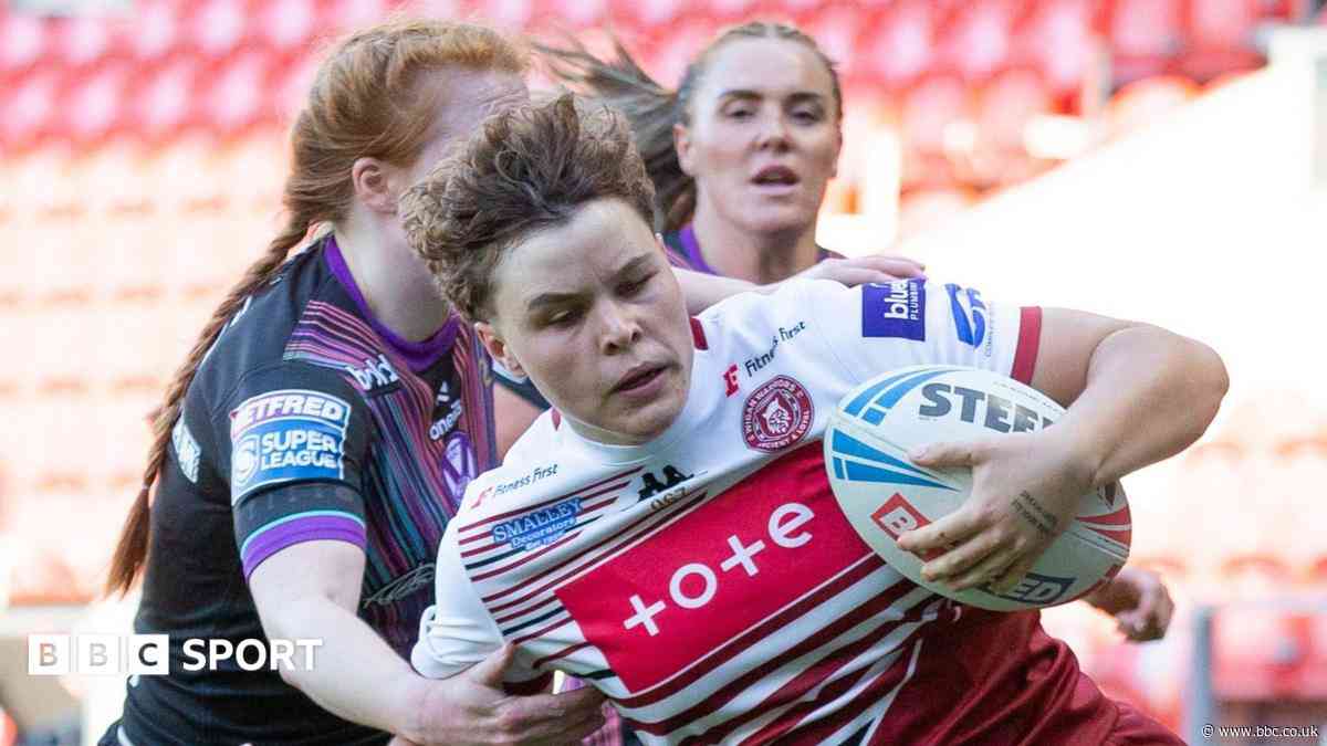 Wigan score 11 tries in victory against St Helens