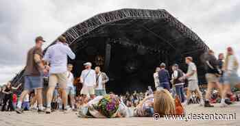 LIVE Lowlands | Zo chillen Anna (38) en Sterre (33) centraal op het festivalterrein
