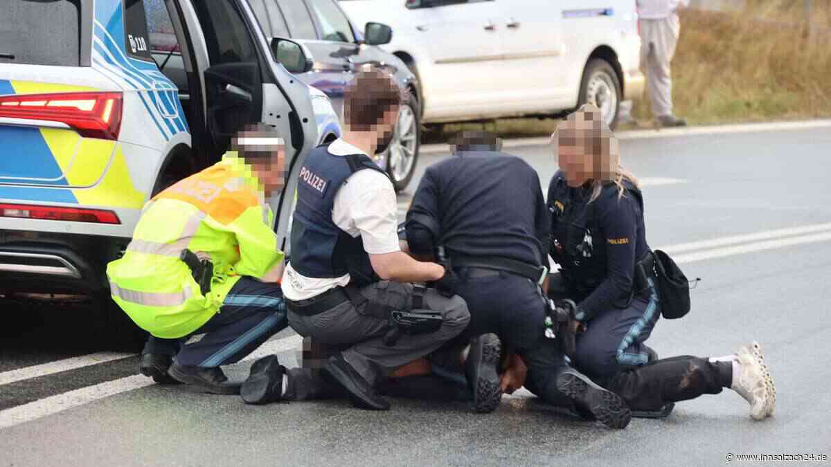 Packte Fahrer auf A94 der Fluchtinstinkt? Porsche als Beweismittel sichergestellt