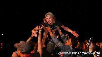 500 feiern beim Soizfest in Niedertaufkirchen: Harte Klänge, schrille Fans und Stagediving