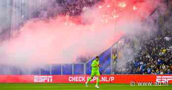Drie fans gewond door vuurwerk Feyenoord-fans, Zechiël en Valente scoren vlak na hervatting