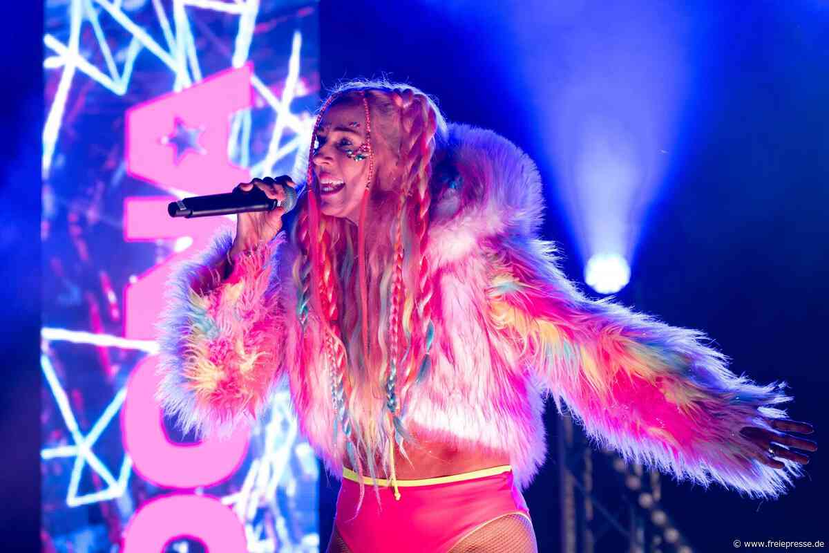 Loona singt neues Remake von „Somewhere over the rainbow“ in Rossau