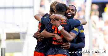 LIVE eredivisie | Feyenoord op weg naar monsterscore bij Cambuur, drie fans gewond door vuurwerk Rotterdamse fans