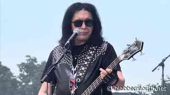 GENE SIMMONS On Why He Continues Performing Live: 'I Can't Stay Off The Stage. I Love It Too Much.'