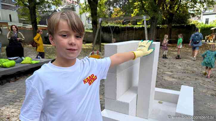 Duizenden dominostenen door het centrum van Tilburg: 'Best spannend'