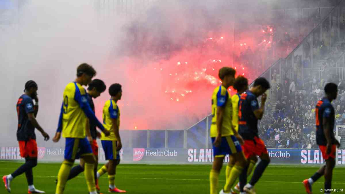 Vijf Cambuur-supporters gewond door vuurwerk Feyenoord-fans: 'Onacceptabel'