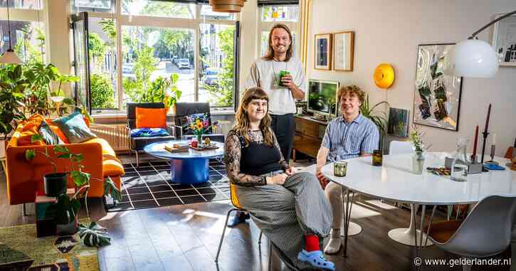 Drie starters besloten na hun studie samen te wonen: ‘Gezellig, maar óók praktisch’