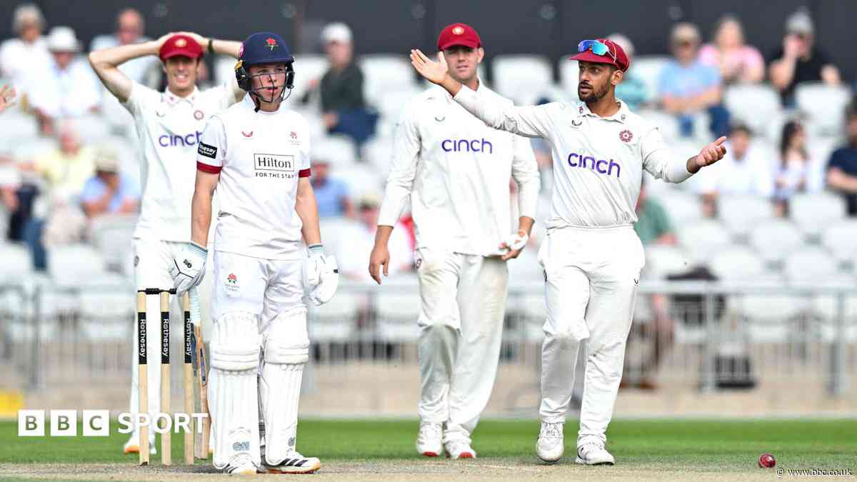 Rare Moores dismissal as Lancs lose to Northants