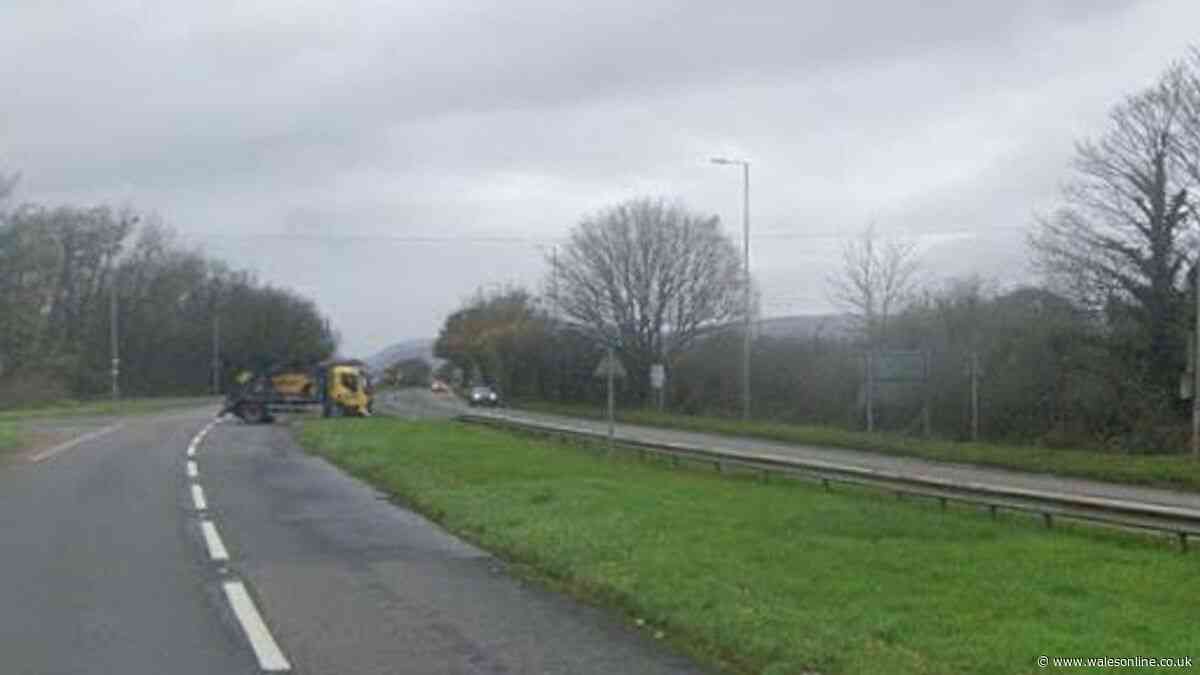 A48 closed near Pyle after vehicle fire