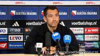 Van Bronckhorst maakt heel duidelijk statement na vuurwerkactie van Feyenoord-fans