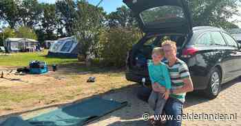 De school gaat weer beginnen, maar toch slapen Sander (42) en Jelle (6) nog een nachtje in de tent: ‘Morgen begint het circus weer’