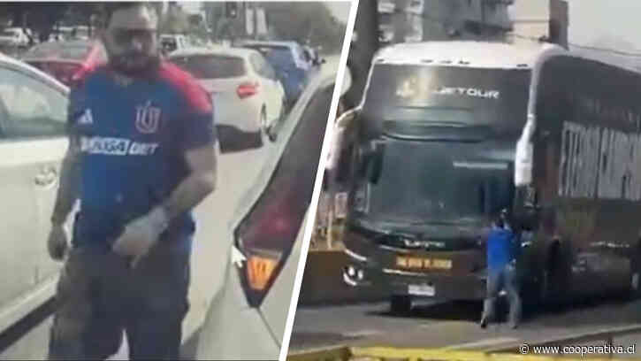 [VIDEO] Insólito: Hincha de la U chocó su auto con bus de Colo Colo en antesala del Superclásico