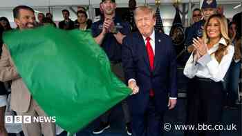 Trump waves green flag kicking off high-speed IndyCar race through Washington