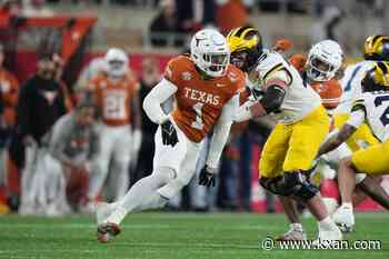 Colin Simmons headlines Texas’ deep defensive front