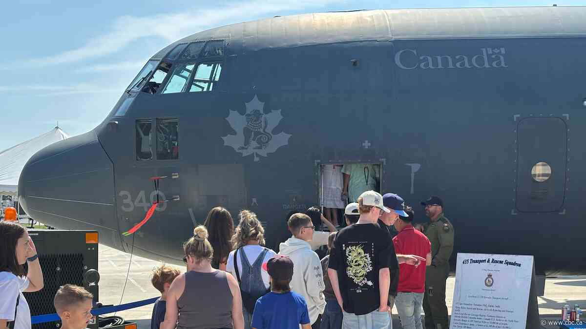 Winnipeg bids farewell to Hercules fleet after decades in service