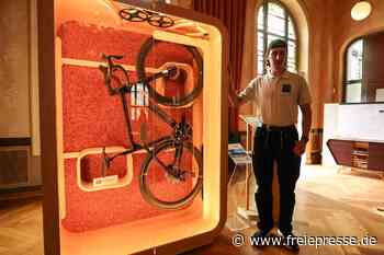 Rennrad im Schrank: Erstaunliche Meisterstücke aus Holz und Glas im Erzgebirge