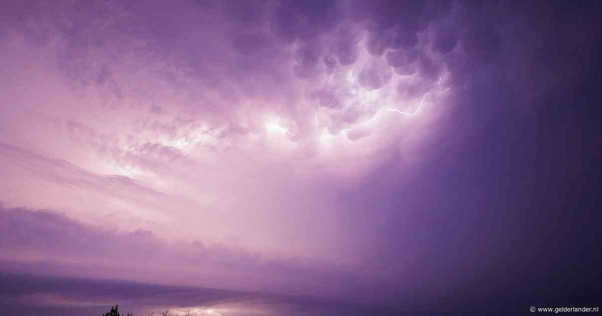 Warme en vochtige lucht komt onze kant op, kans op stevige onweersbuien