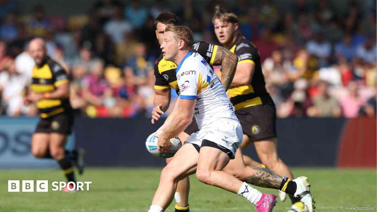 Twelve-try Leeds crush York to top Super League