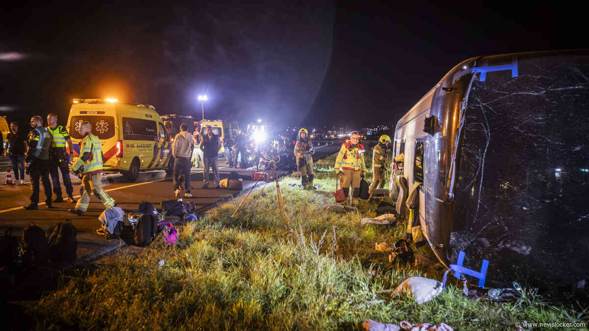 Meerdere gewonden bij ongeluk Oostenrijkse touringcar en bestelbus op A28